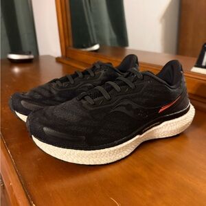 Saucony Men's Black and White Triumph Running Shoes